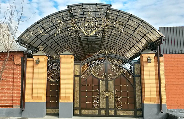 Купить или заказать ворота для дома с навесом - стильные и надежные решения для вашего участка в Кропоткине от 42789 руб | ВоротМастер-Крп